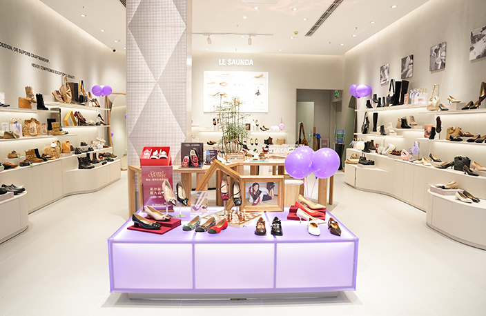 LE SAUNDA莱尔斯丹旗舰店正式入驻佛山保利水城